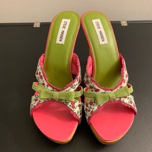 NWOT — Steve Madden floral sandals